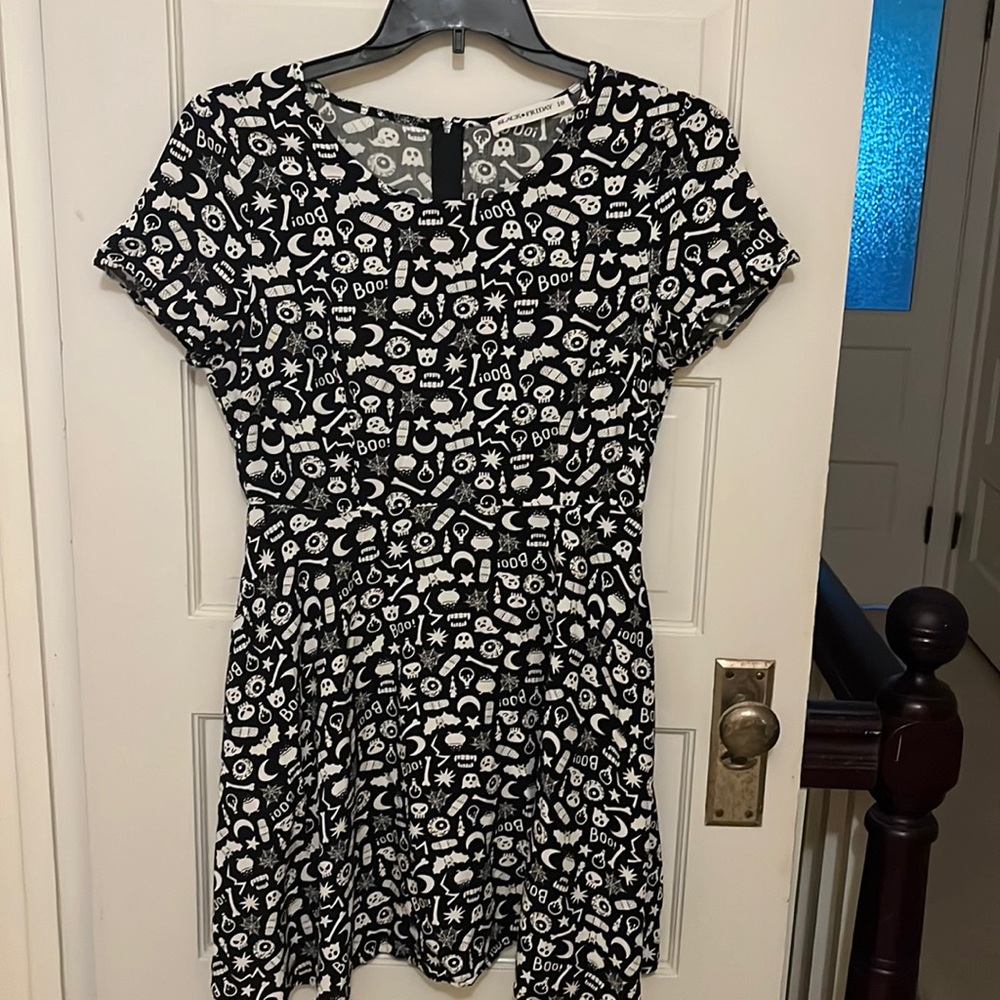 Black Friday brand Halloween dress, women’s size 10, black and white colors